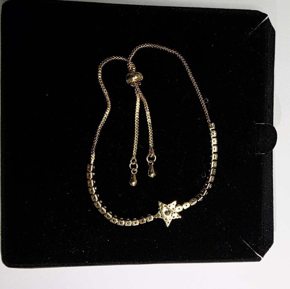 Sparkling Star Adjustable Gold Bracelet - Picture 3 of 3